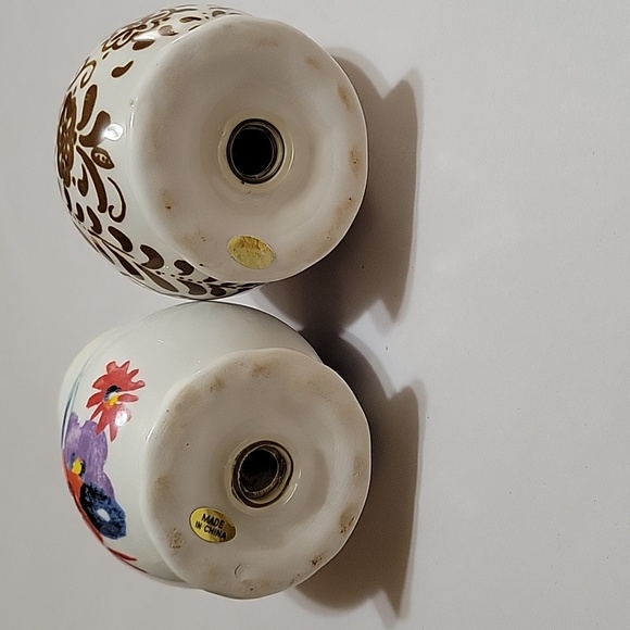 Pioneer Woman Salt and Pepper Shakers - Picture 5 of 5